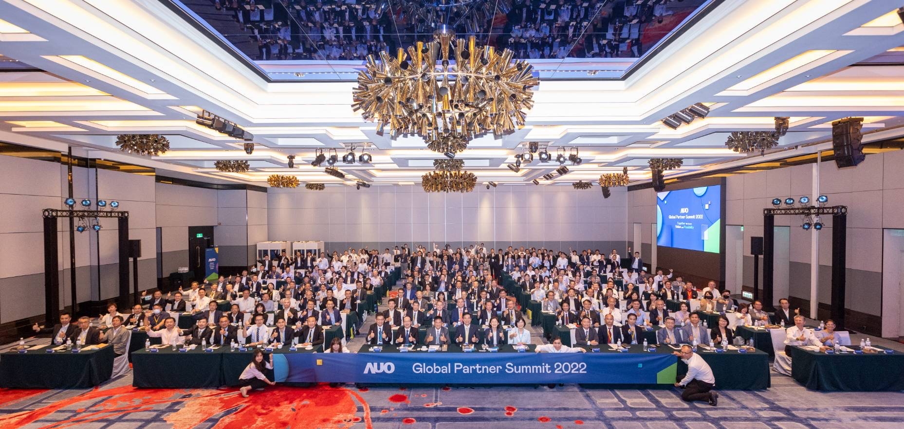 友達(dá)推動「安心、創(chuàng)新、用心、同心、盡心」五星職旅，為菲籍員工打造全方位照護(hù)，首度贏得「人權(quán)實踐與發(fā)展領(lǐng)袖獎」殊榮