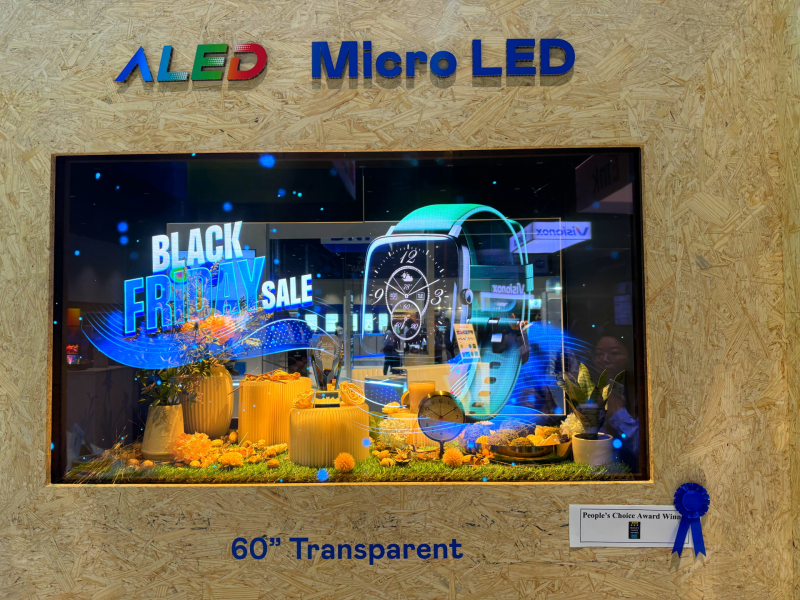 申博太陽城60吋高透明度Micro LED顯示器獲”最佳Micro LED技術應用獎”，將Micro LED面板透明化之設計特性極致發(fā)揮，以可擴展性無縫拼接技術打造，具備600 nits全畫面亮度、大于60%穿透率及超過NTSC 110%的優(yōu)異廣色域表現，可依需求靈活應用于各種場域